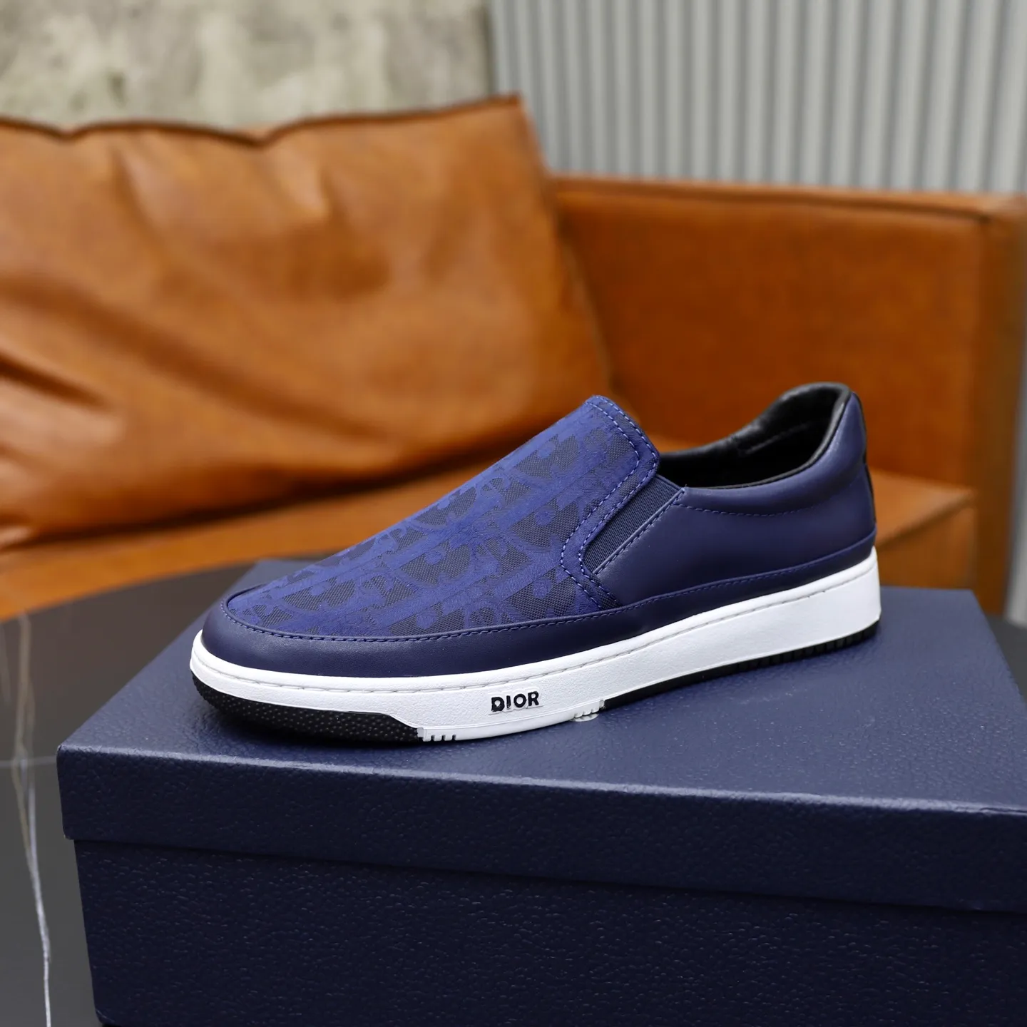 Ex-factory price: 420💰🙅‍♂️🙅‍♂️🙅‍♂️ Brand: Dior DIOR Standard code: 38-44 (45 customized) Grade: Same as the official website Material: Original material splicing Comfortable and breathable lining Lightweight and wear-resistant sports outsole Style category: Men's fashionable casual shoes Running sneakers Distinguished luxury brand elements Top luxury Color: actual picture color